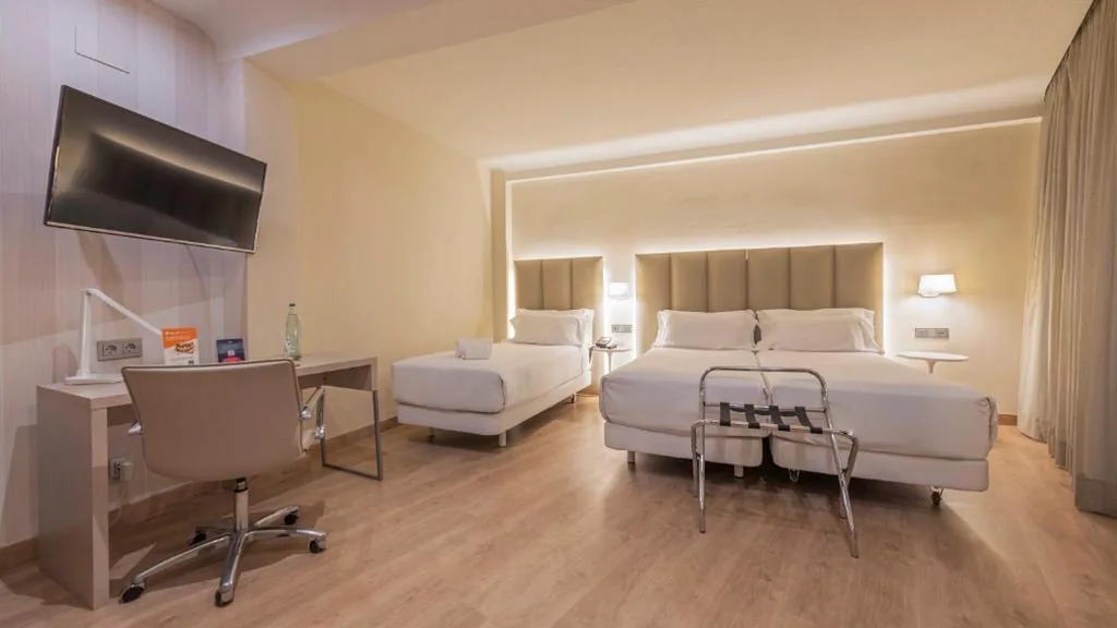 Dreibettzimmer — Hesperia Murcia Centro