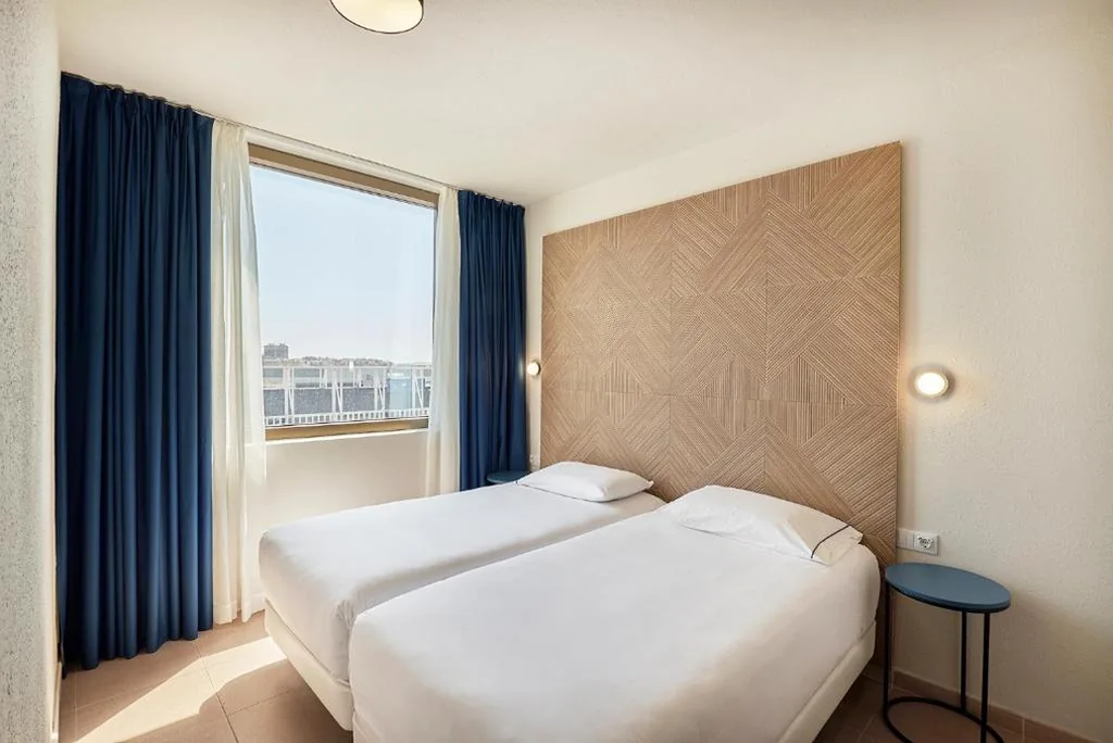 Komfort-Dreibettzimmer — Hesperia Sant Joan