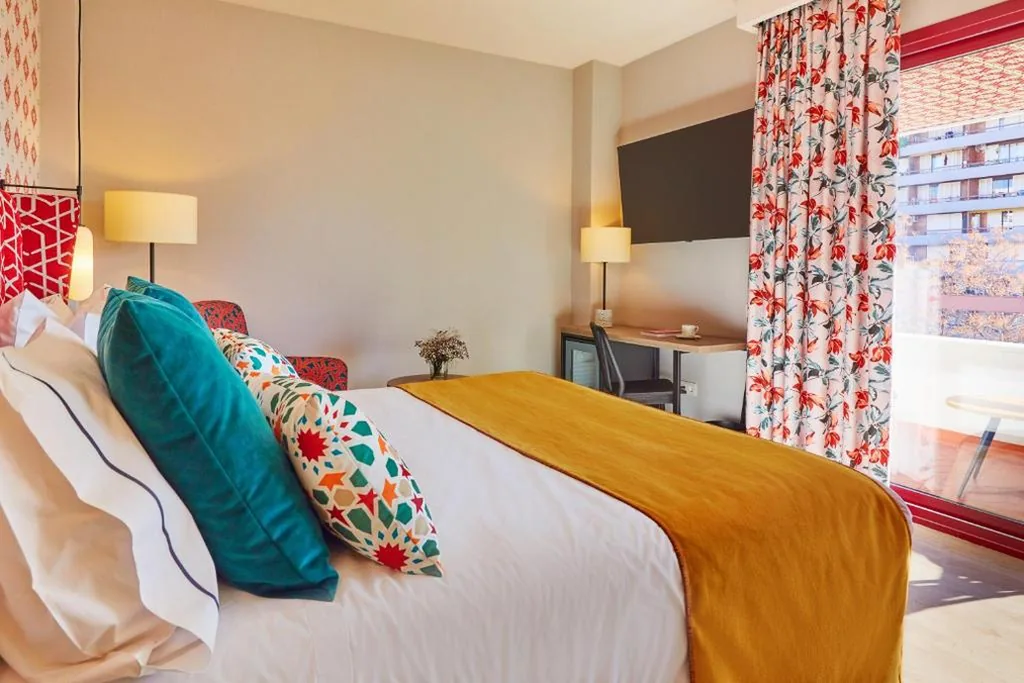 Habitación Doble Confort con terraza y vistas a la ciudad — Hesperia Sevilla
