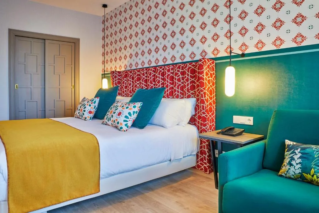 Habitación Triple Confort — Hesperia Sevilla