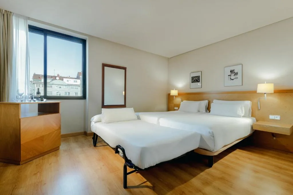Camera Doppia Standard (2 adulti + 1 bambino) - 1 o 2 letti — Hesperia Vigo