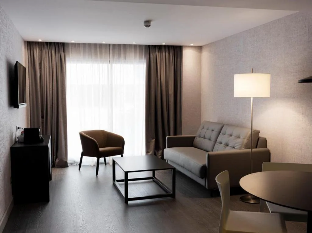 Habitación Cuádruple Superior con cocina — HG City Suites Barcelona
