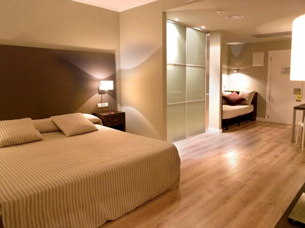 Vierbettzimmer (2 Erwachsene + 2 Kinder) — HG La Molina