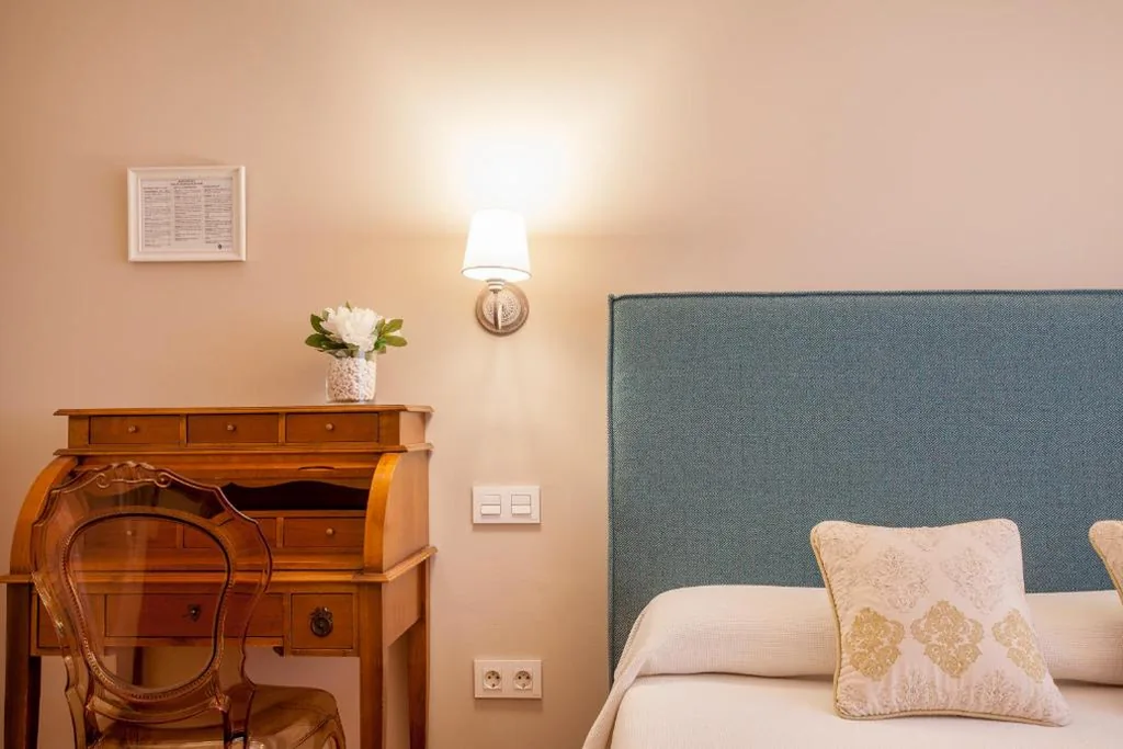 Camera doppia con bagno privato esterno — Hi Valencia Boutique