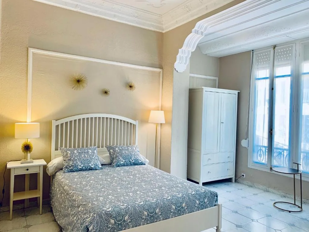 Superior-Doppelzimmer mit eigenem Bad — Hi Valencia Canovas