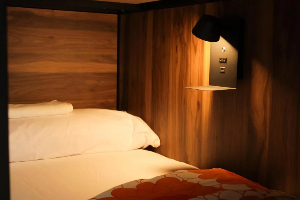 六人间宿舍单人床位 — HiHome Hostel Catedral
