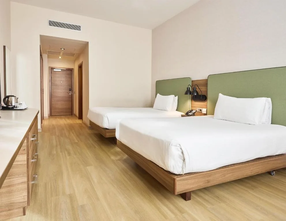 Doppelzimmer mit 2 Doppelbetten — Hilton Garden Inn Sevilla