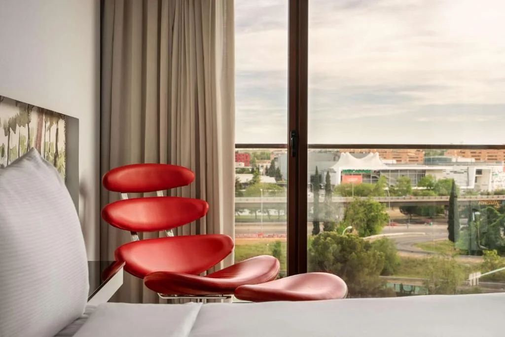 特大床客房 — Hilton Madrid Airport