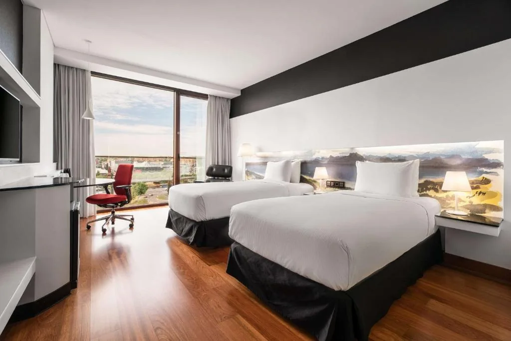 双床 Executive 客房 — Hilton Madrid Airport