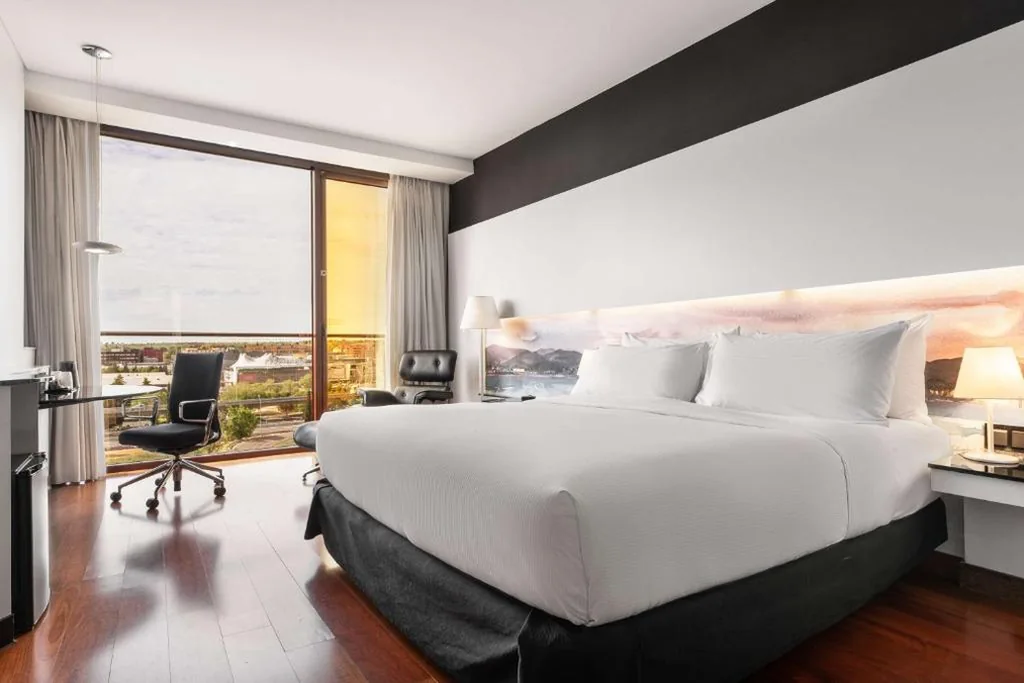 特大床 Executive 客房 — Hilton Madrid Airport