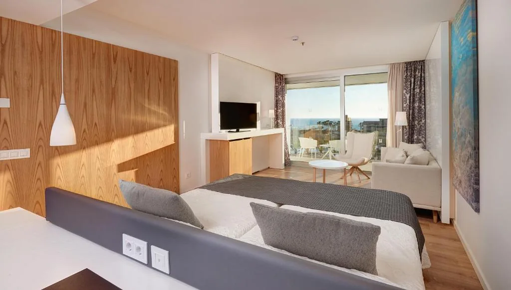 Suite Junior con vistas a la piscina — Hipotels Playa de Palma Palace&Spa