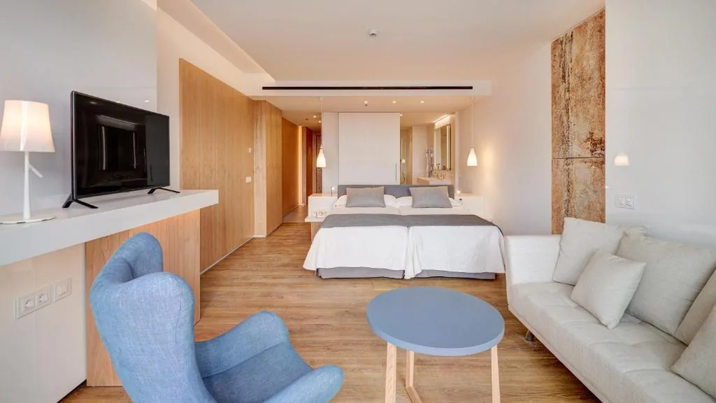 Suite Junior con vistas a la piscina — Hipotels Playa de Palma Palace&Spa