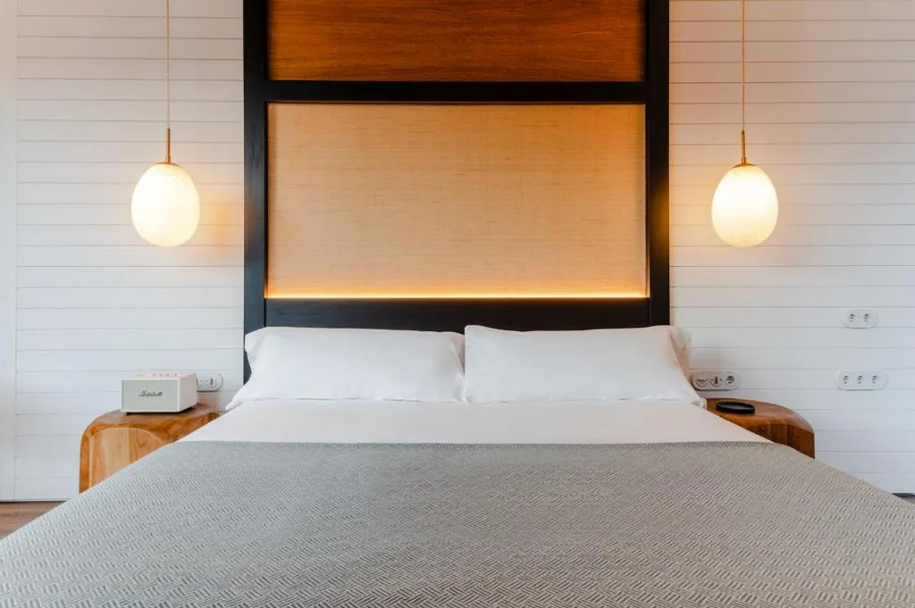 Habitación Deluxe - 1 cama grande — Hiru Uhinak