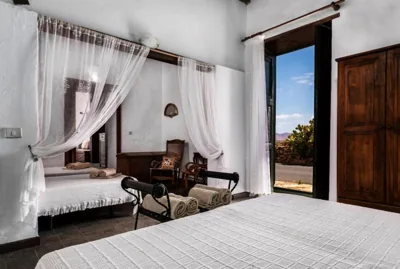 Histórica Villa con molino de viento — photo 2