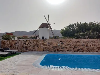Histórica Villa con molino de viento — photo 9