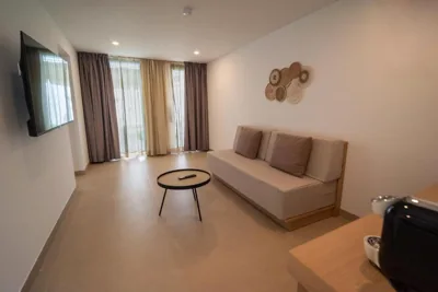 HL Miraflor Suites Hotel — foto 4