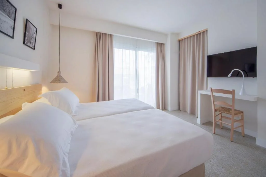 Camera doppia con balcone e 2 letti — HM Alma Beach - Adults Only