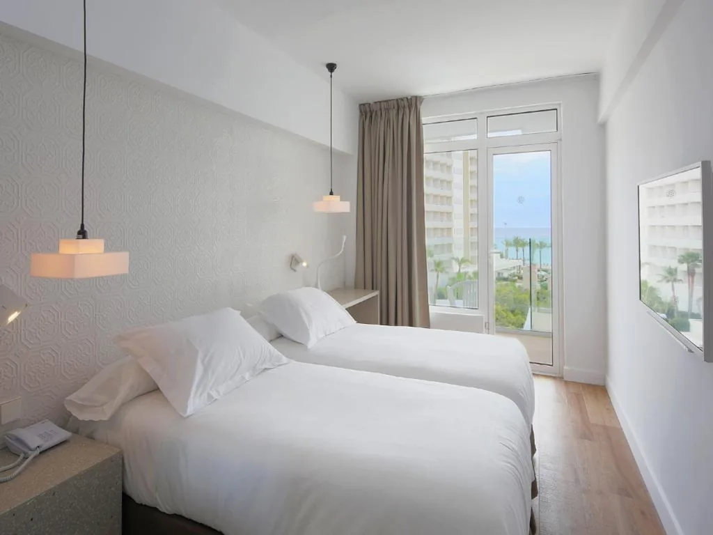 Camera doppia Premium con vista parziale sul mare e letti singoli — HM Balanguera Beach - Adults Only