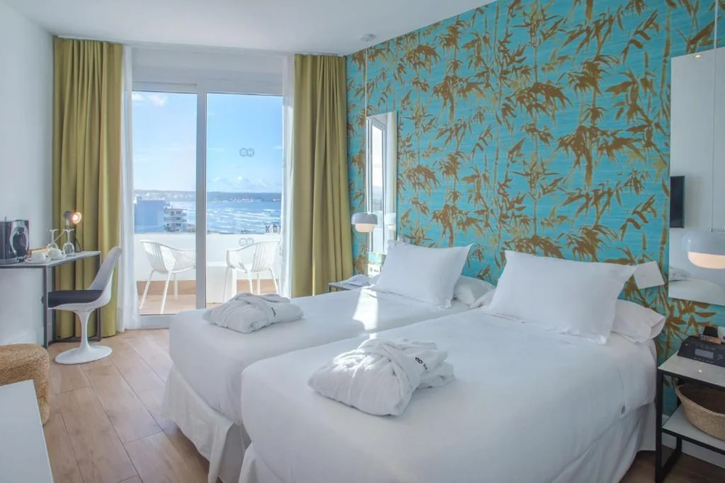 Premium Twin Room with Side Sea View and Balcony — HM Gran Fiesta
