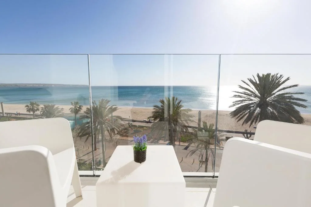Doppelzimmer mit Meerblick und Balkon - 2 Betten — HM Tropical