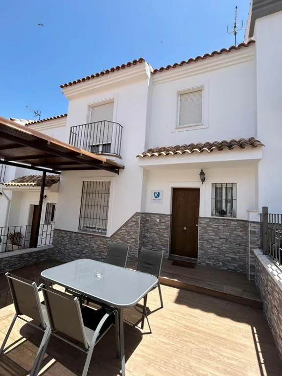 Casa de 3 dormitorios — HOGAREÑO ADOSADO EN EL PUEBLO DE ARDALES