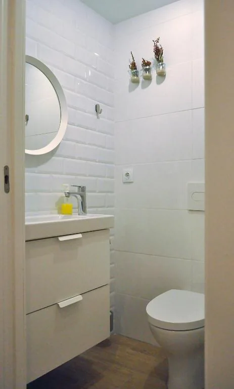 Habitación Individual con baño — Hola Hostel Alicante