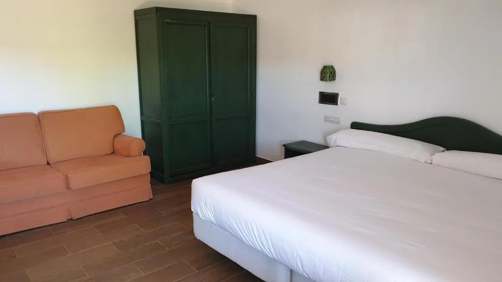 Camera con letto matrimoniale grande — HolaCamp Sabiñánigo