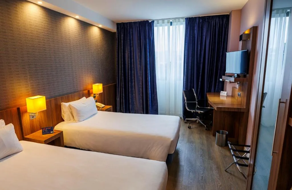 Standaard Tweepersoonskamer met 2 bedden en gratis ontbijt — Holiday Inn Express Bilbao Airport by IHG