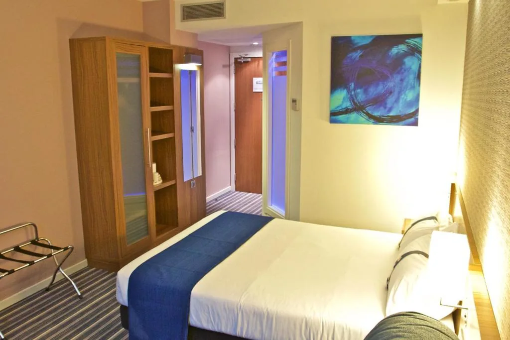 Habitación Doble Estándar - Fumadores — Holiday Inn Express Campo de Gibraltar-Barrios by IHG