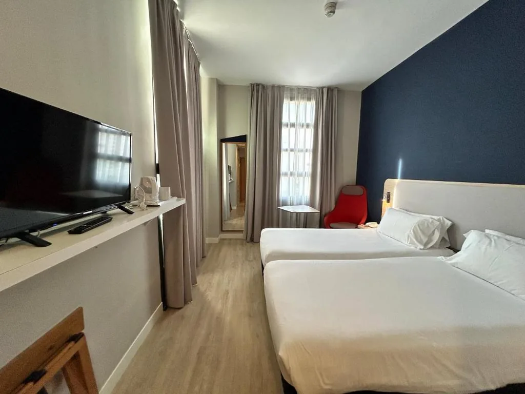 Standardzimmer mit kostenlosem Frühstück — Holiday Inn Express Ciudad de las Ciencias by IHG