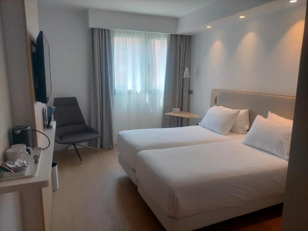 Standard Double Room with Free Breakfast - 2 Beds — Holiday Inn Express Logroño Rioja by IHG