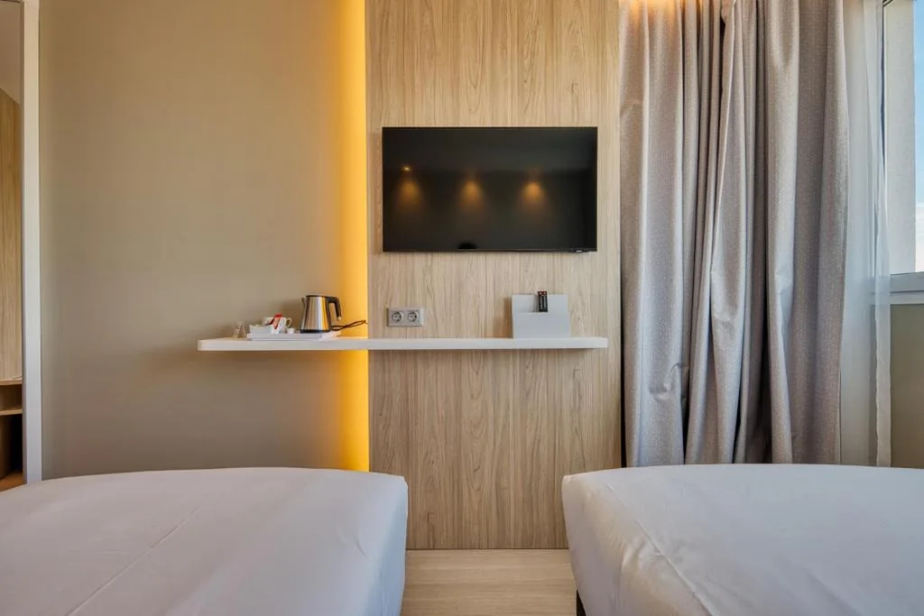 Chambre Double Standard avec petit-déjeuner gratuit - 2 lits — Holiday Inn Express - Madrid - Airport by IHG