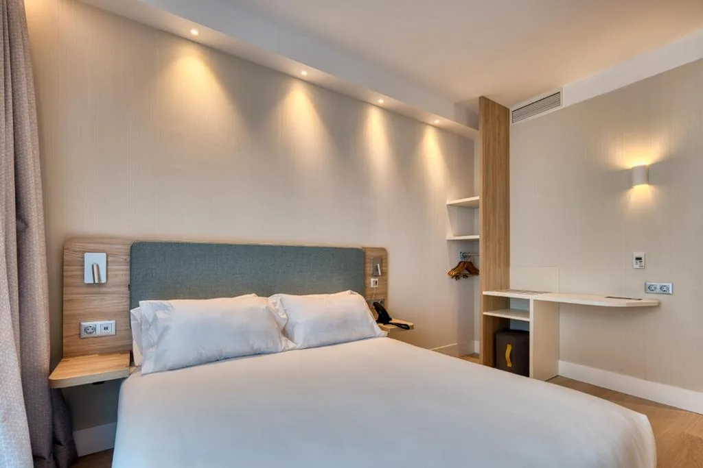 Chambre Queen Standard adaptée aux personnes à mobilité réduite avec petit-déjeuner gratuit — Holiday Inn Express - Madrid - Airport by IHG