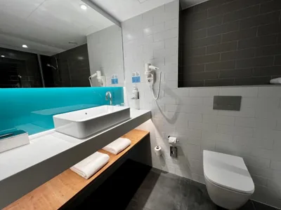 Holiday Inn Express - Madrid - Airport by IHG — photo 9