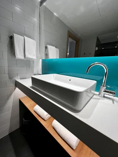 Holiday Inn Express - Madrid - Airport by IHG — photo 11