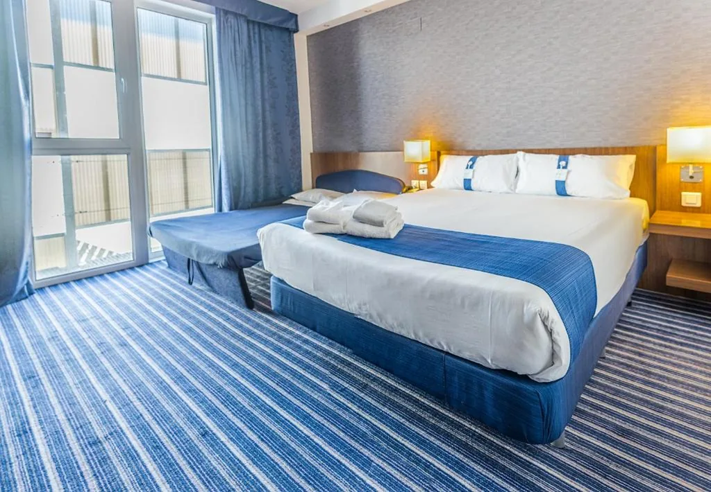 Habitación Doble Estándar con sofá cama — Holiday Inn Express Madrid Leganes by IHG