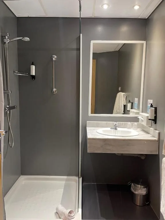 Habitación Doble Estándar - 2 camas - Desayuno gratuito — Holiday Inn Express Madrid-San Sebastian de los Reyes by IHG