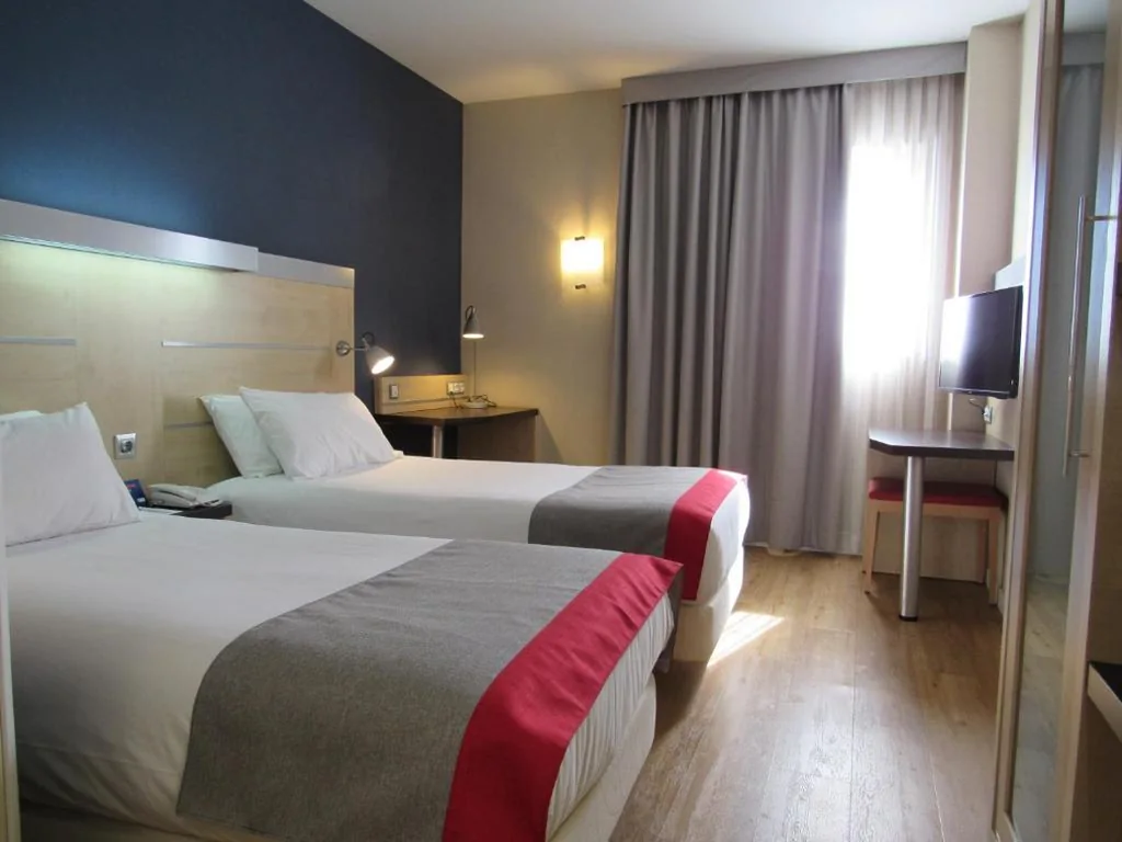 Habitación Doble Estándar - 2 camas - Desayuno gratuito — Holiday Inn Express Málaga Airport by IHG