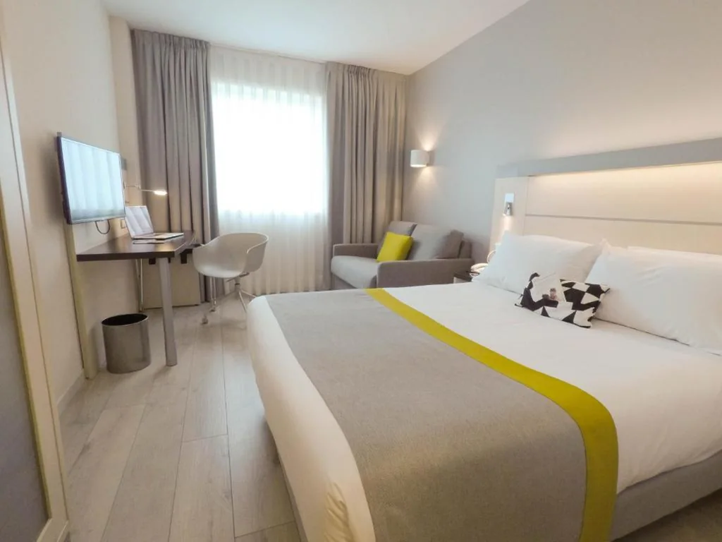 带沙发床的标准双人间 — Holiday Inn Express Pamplona by IHG