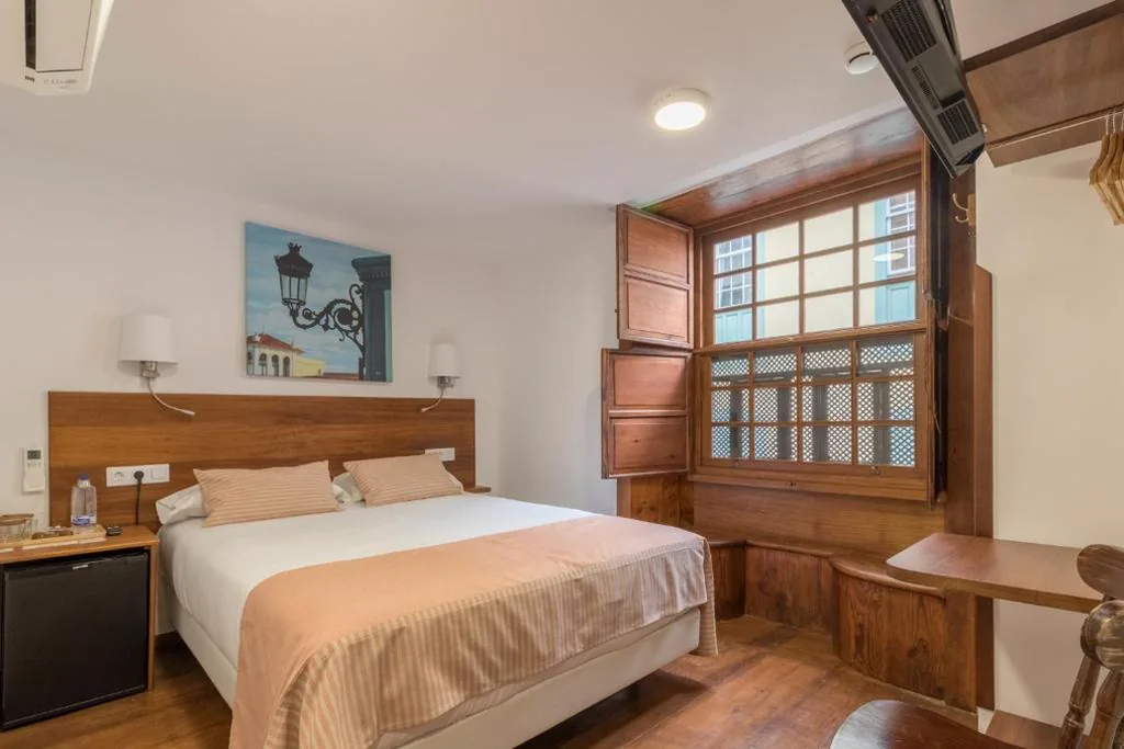 Camera doppia con bagno privato — Holiday Time Calle Real