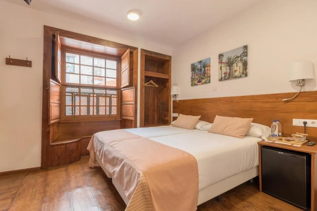 Camera doppia con bagno privato — Holiday Time Calle Real