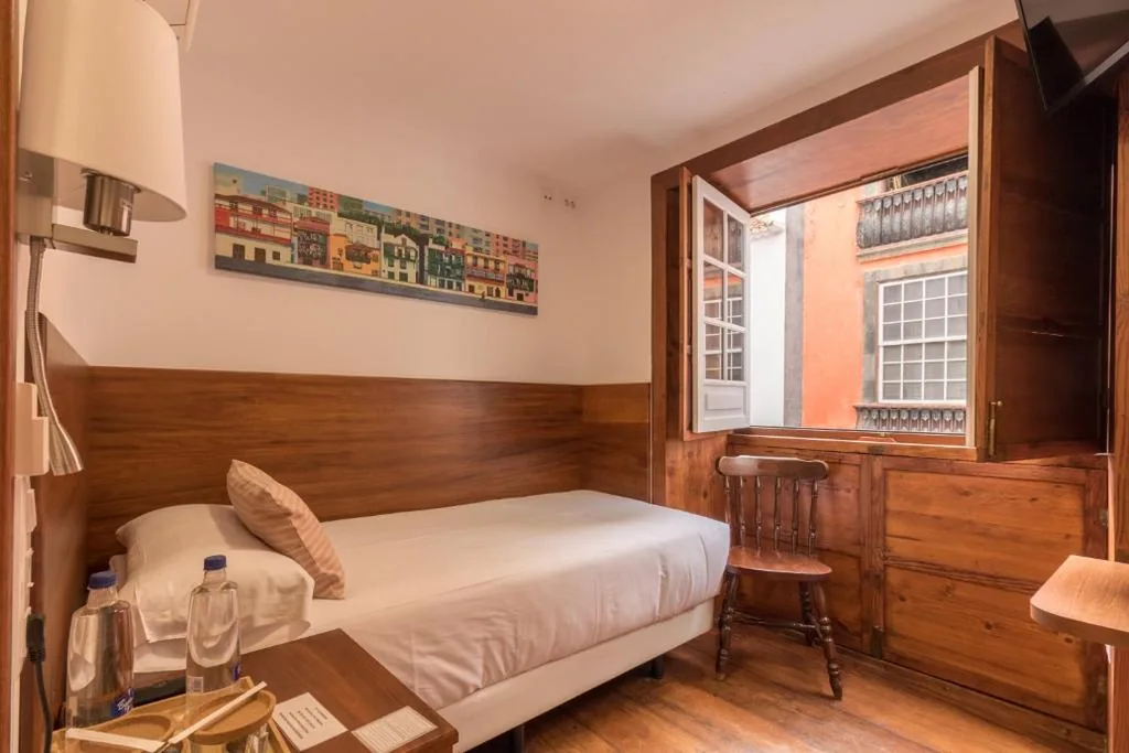 Camera singola con bagno — Holiday Time Calle Real