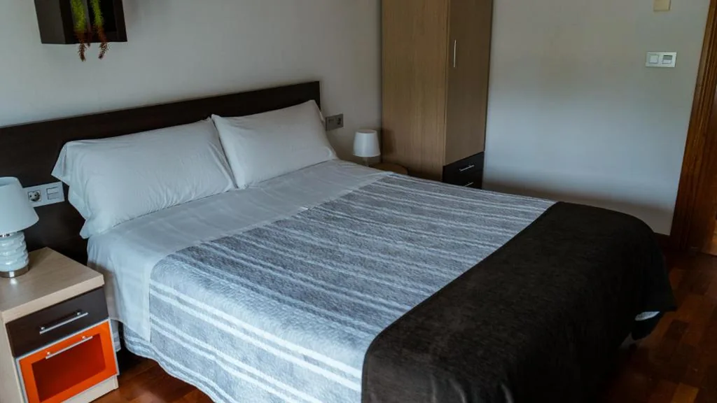 Camera doppia con bagno privato — HOLIDAYS MIRANA