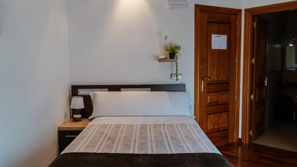 Camera Standard - 1 letto grande — HOLIDAYS MIRANA