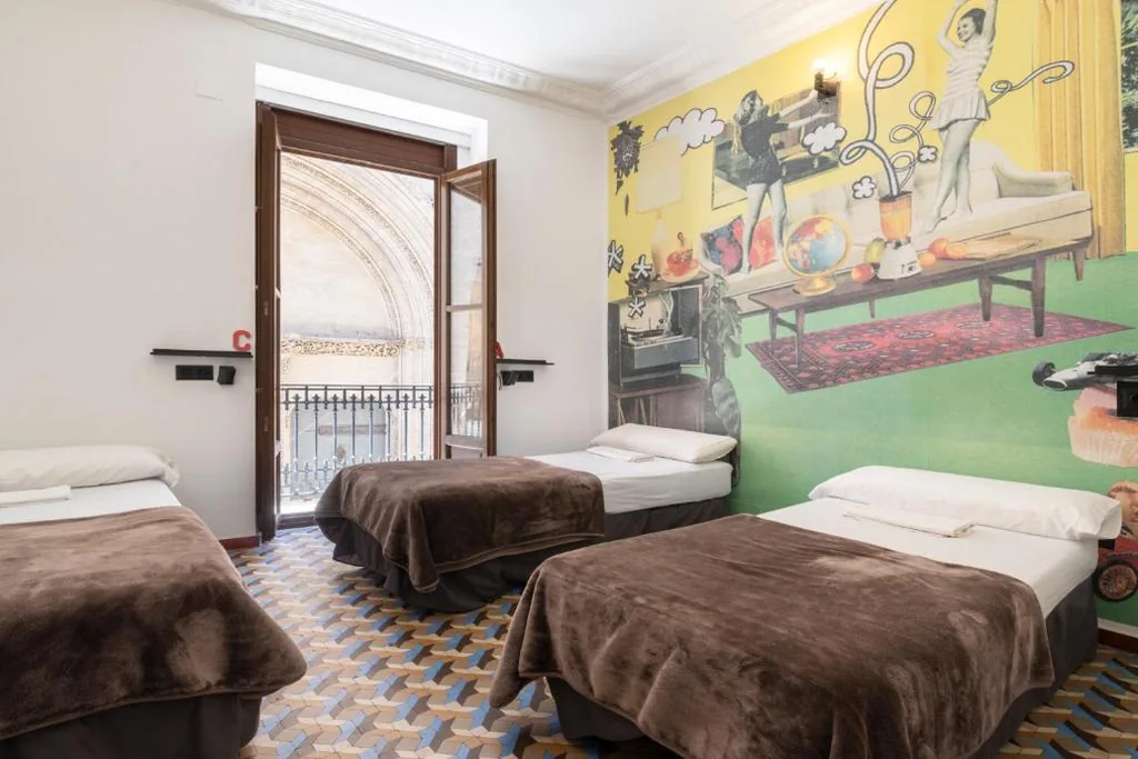男女共用ドミトリーのシングルベッド（3人用） — Home Youth Hostel by Feetup Hostels