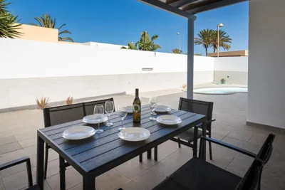 Home2Book Bright Villa with Pool, Corralejo — foto 2