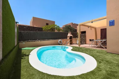 Home2Book Charming Private Pool Aloha Beach Villa — foto 4