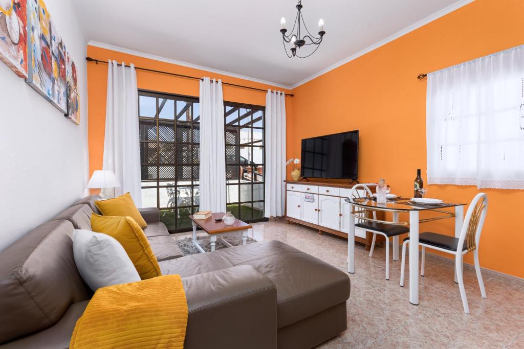 Home2Book Las Tinajas B, Charming Stay