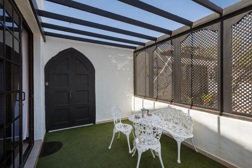 Home2Book Las Tinajas B, Charming Stay
