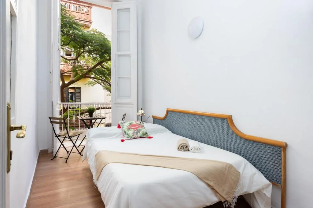 バルコニー付きダブルルーム — Home2Book Pensión Casablanca